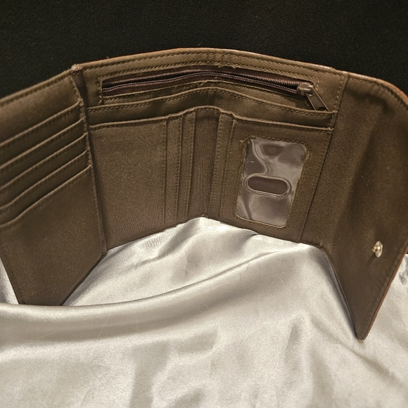 Nine West Tan Croc Embossed Wallet - Picture 4 of 11